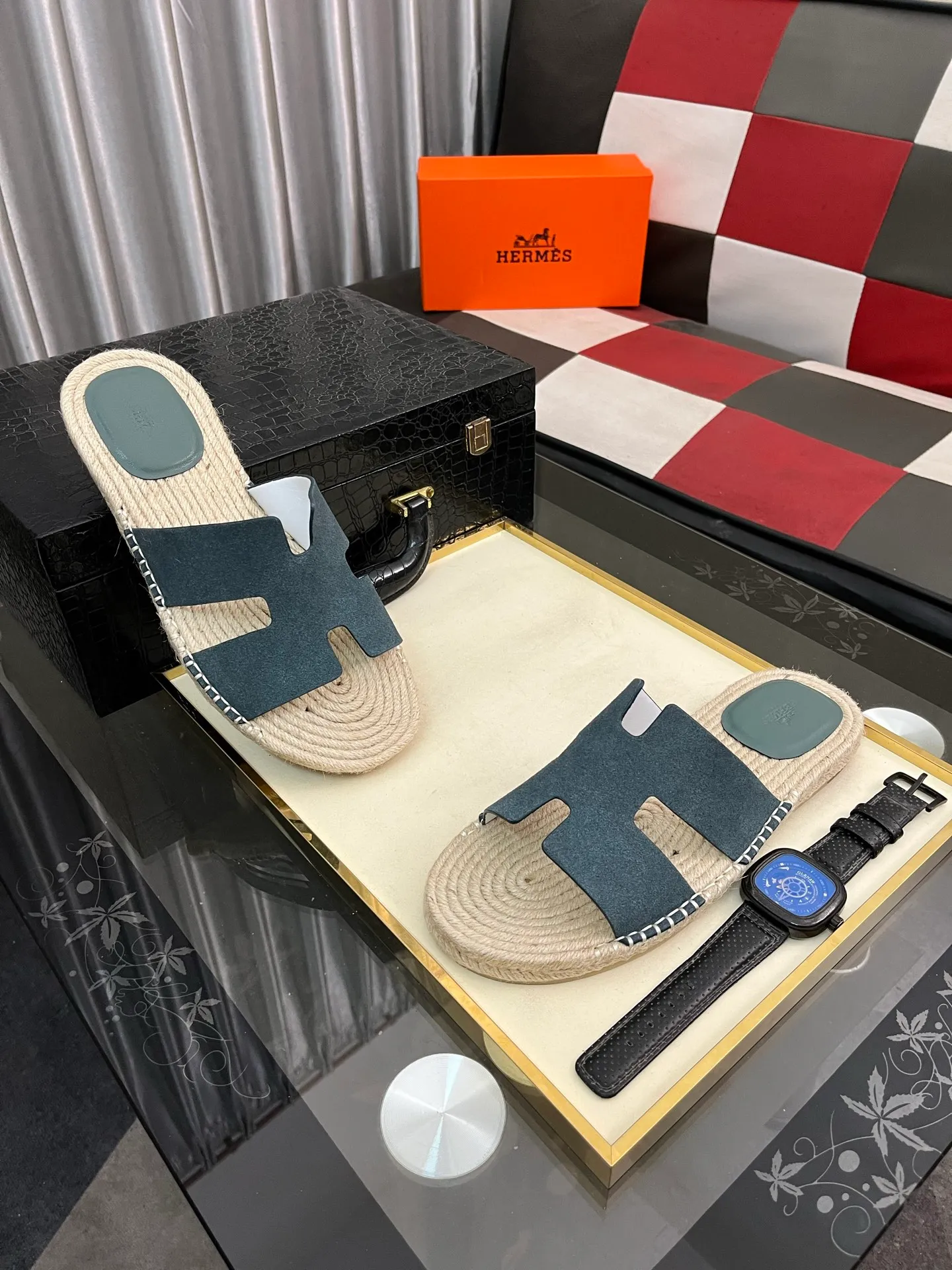 Men's shoes 💰320⌚️⌚️《HERMES》Hermès 💁♂️Men's casual slippers, quality comparison at counters🧚🏿♂️ The first layer of the upper is imported high mercerized matte, purely hand-drawn, raw rubber breathable and non-slip outsole, the lining is breathable and comfortable lambskin, the density is 100% comfortable, the original rubber outsole is wear-resistant and has a code number of 38-44. Can be customized 45-46-47